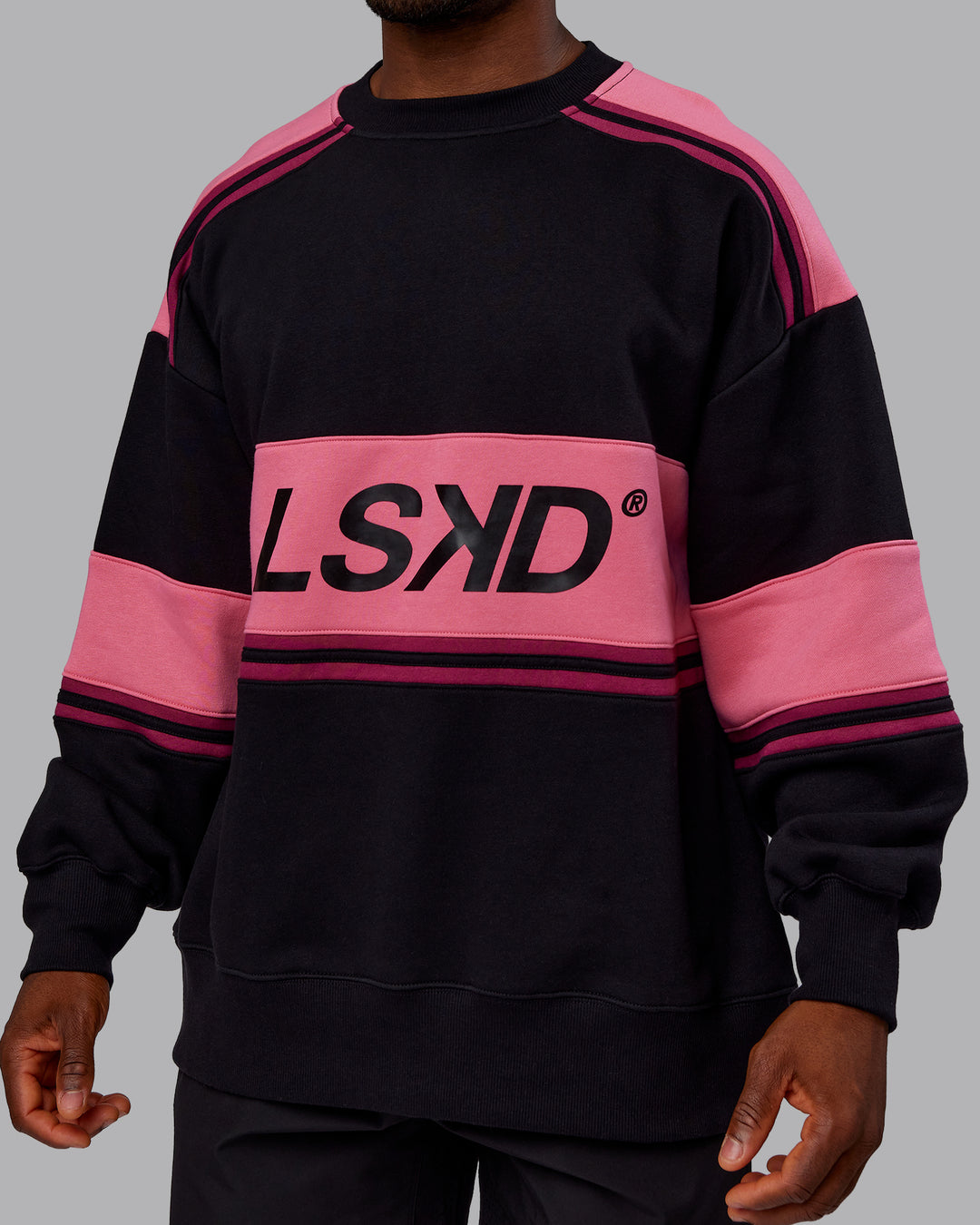 Man wearing A-Team Sweater Oversize - Black-Hot Pink | Model:Sam | Size:L