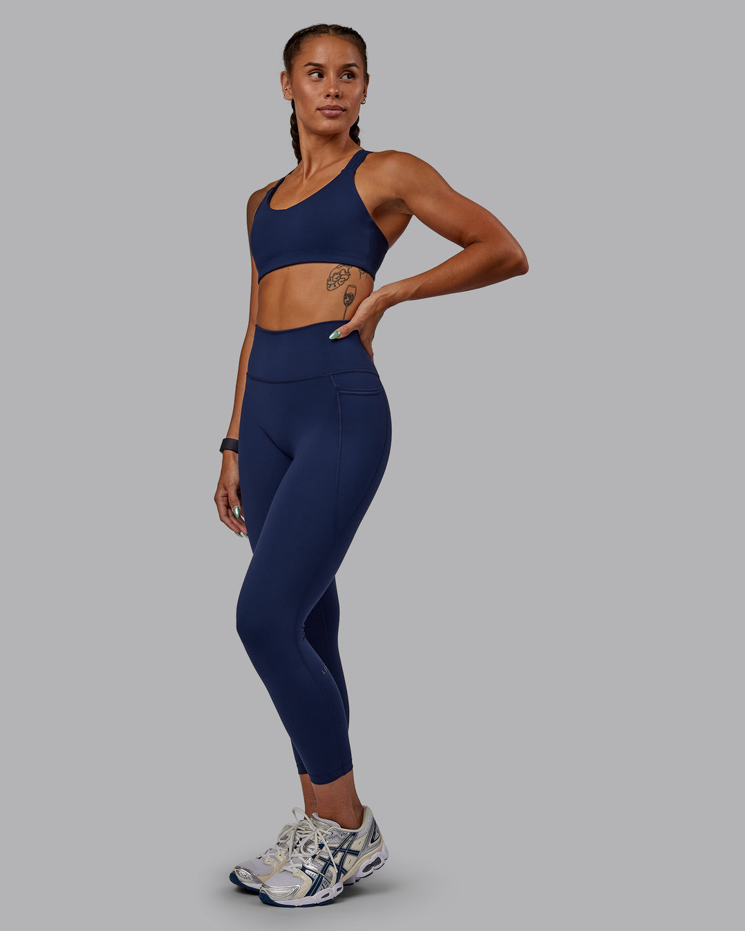Woman wearing Fusion Ultra High-Rise 7/8 Legging Pockets - Future Navy | Model:Vanessa | Size:S