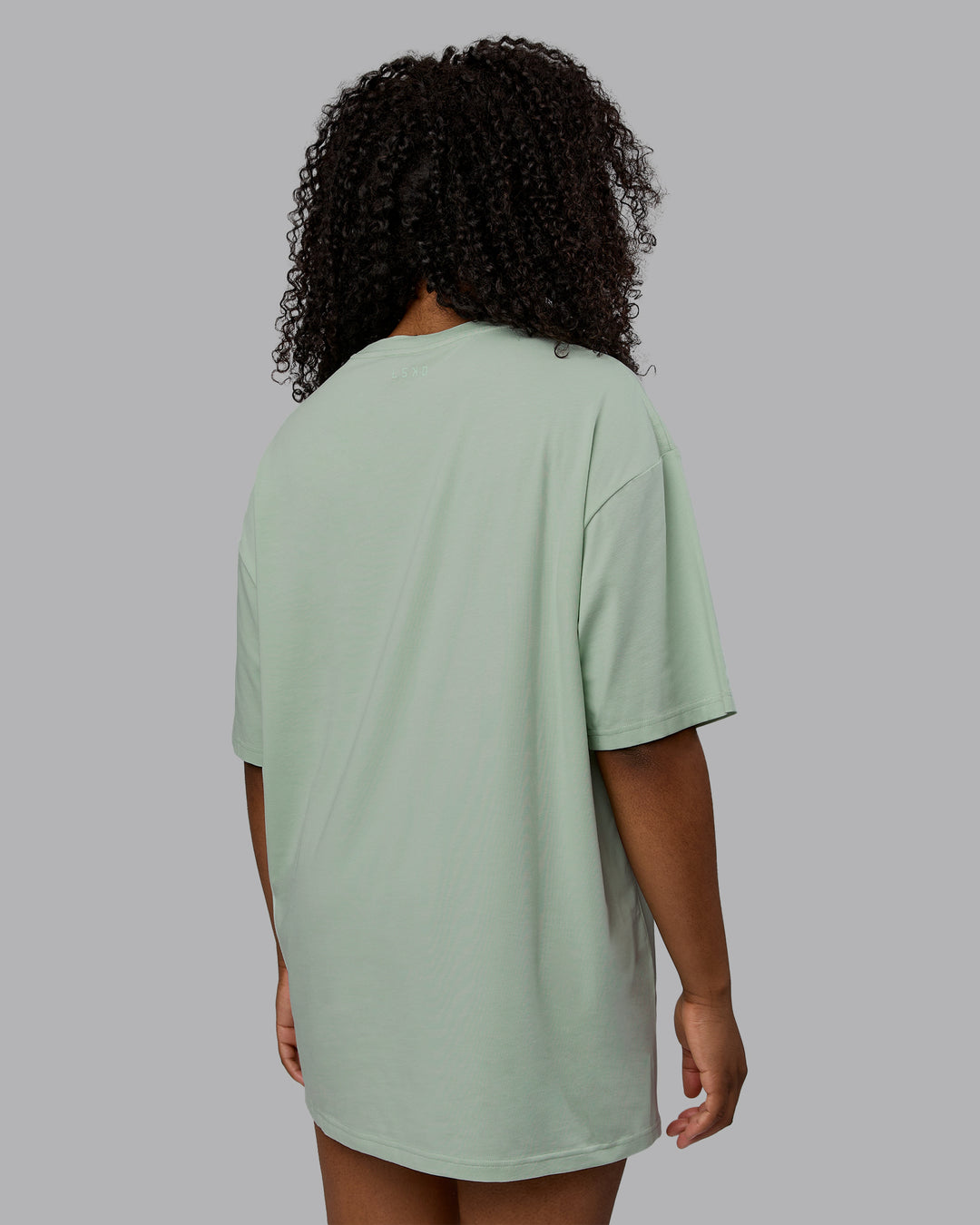 Woman wearing Unisex Motion FLXCotton Tee Oversize - Surf Spray-Royal Purple