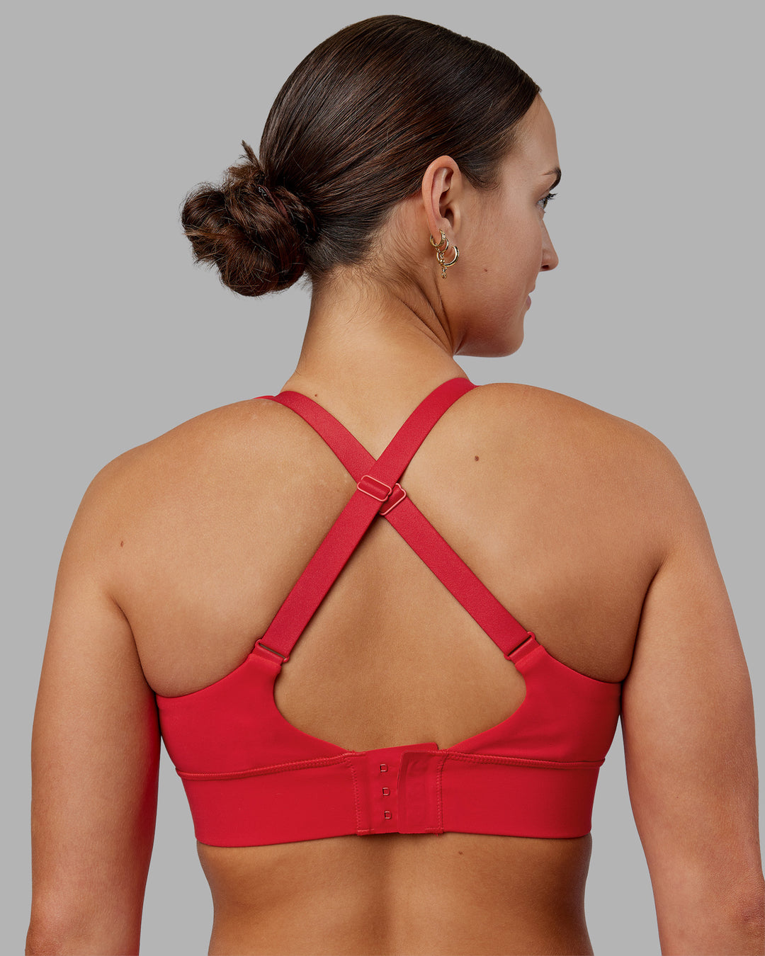 Woman wearing Accelerate Sports Bra - Scarlet | Model:Keisha | Size:S