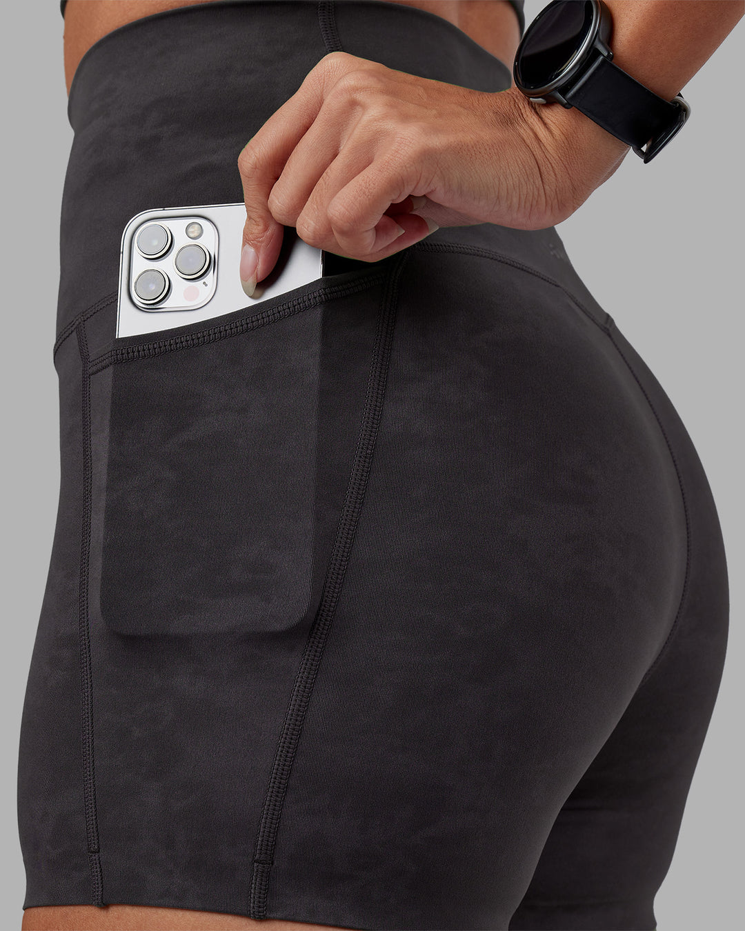 Woman wearing Elixir Ultra High-Rise 4" Short Pockets - Dark Storm Wash | Model:Rhiley | Size:S