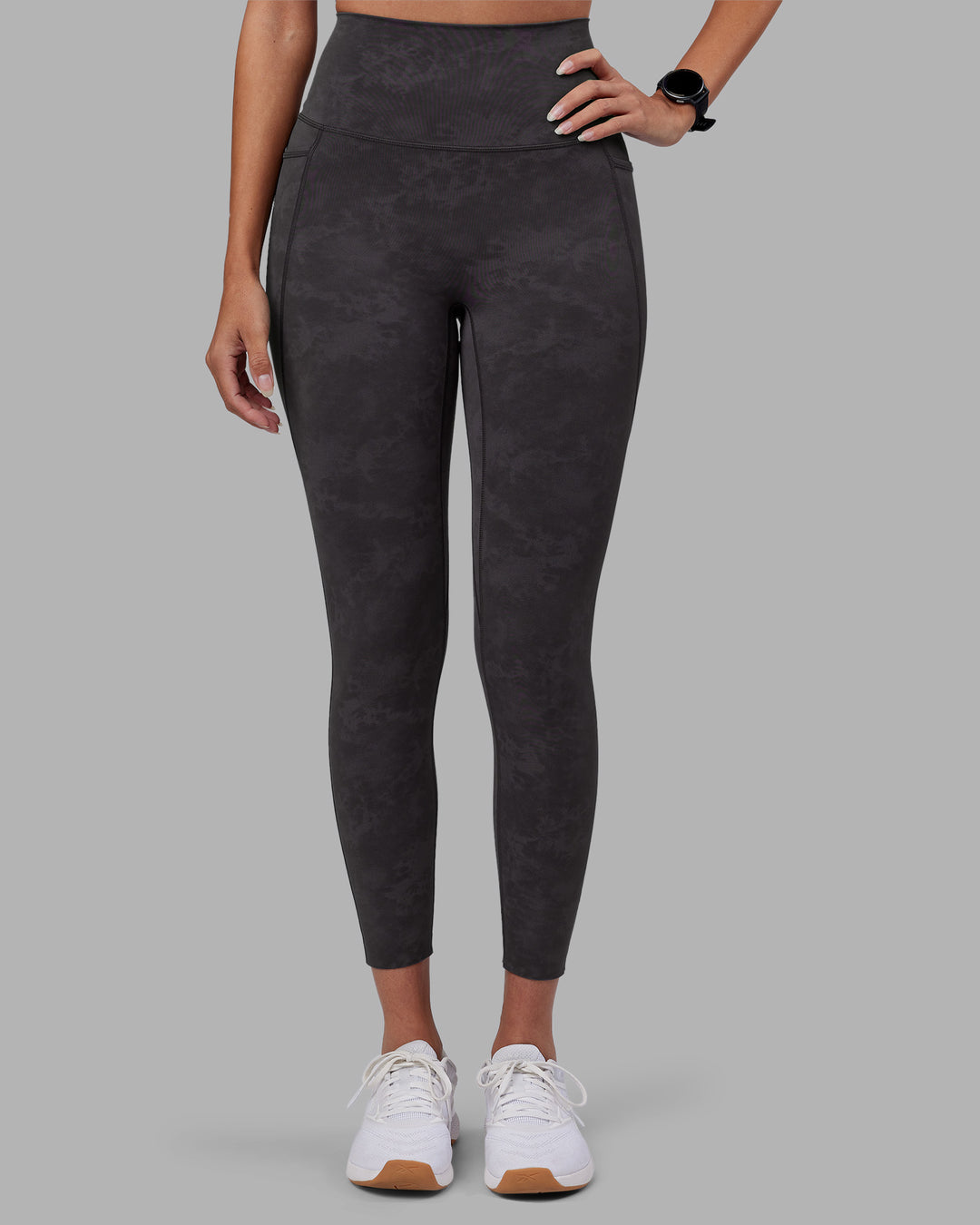 Woman wearing Elixir Ultra High-Rise 7/8 Legging Pockets - Dark Storm Wash | Model:Rhiley | Size:S