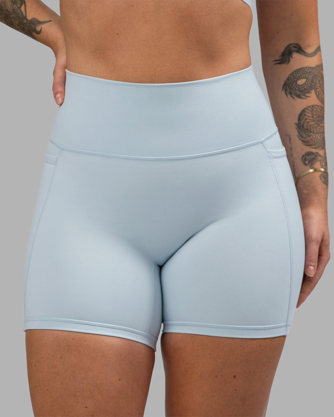 Woman wearing Fusion Ultra High-Rise 6" Short Pockets - Skyride| Model:Robyn | Size:S
