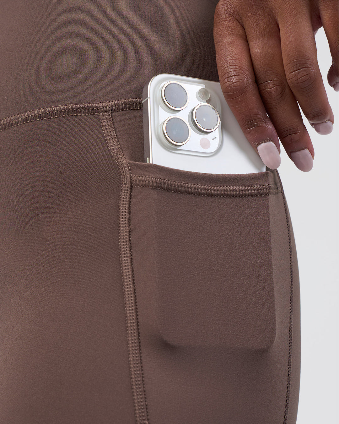 Woman wearing Fusion Ultra High-Rise 7/8 Legging Pockets - Peppercorn | Model:Rica | Size:S