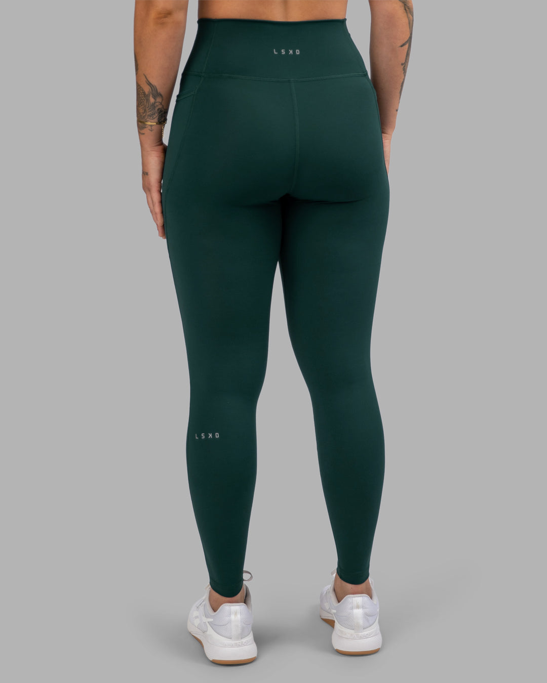 Woman wearing Fusion Ultra High-Rise Full Length Legging Pockets - Dark Moss | Model:Robyn | Size:S