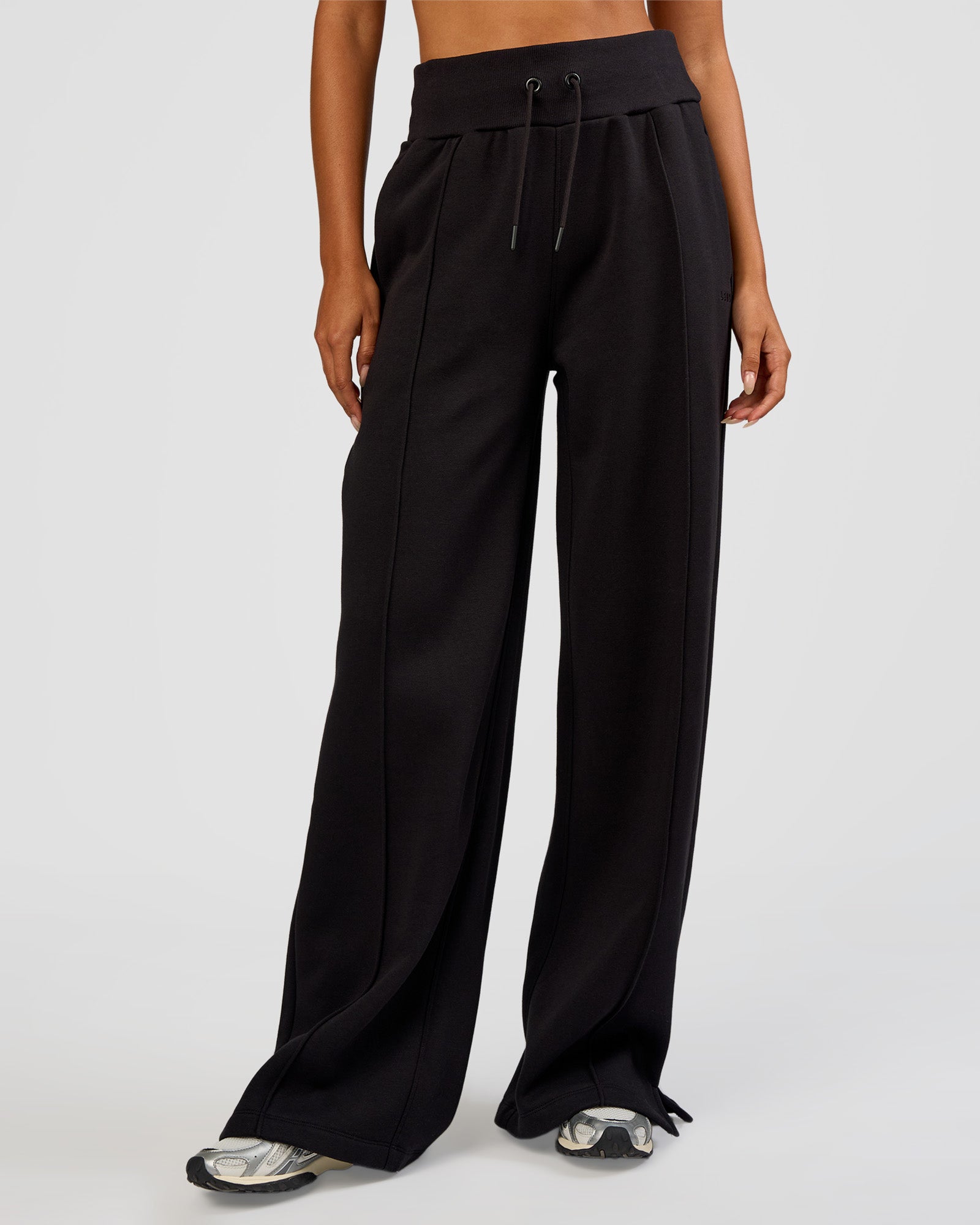 [1週間値下げ]Wide Track Pants Black Essential Wide Track Pants in Black | Hallensteins AU