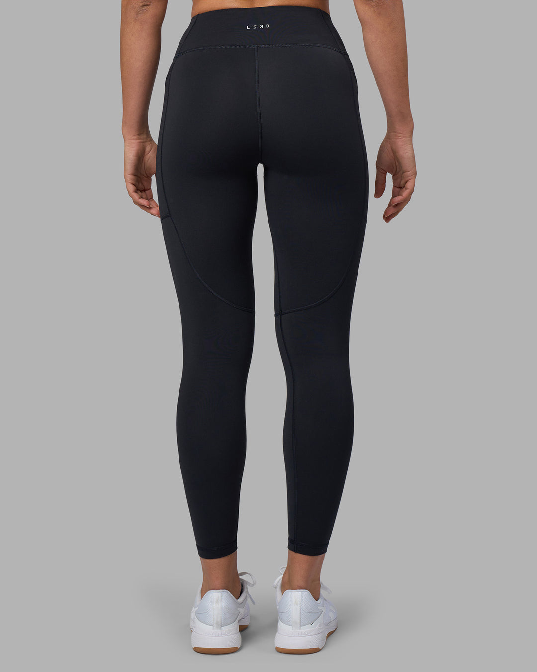 Woman wearing Rep Ultra High-Rise 7/8 Legging Pockets - Black-Blue Atoll | Model:Sophie | Size:S