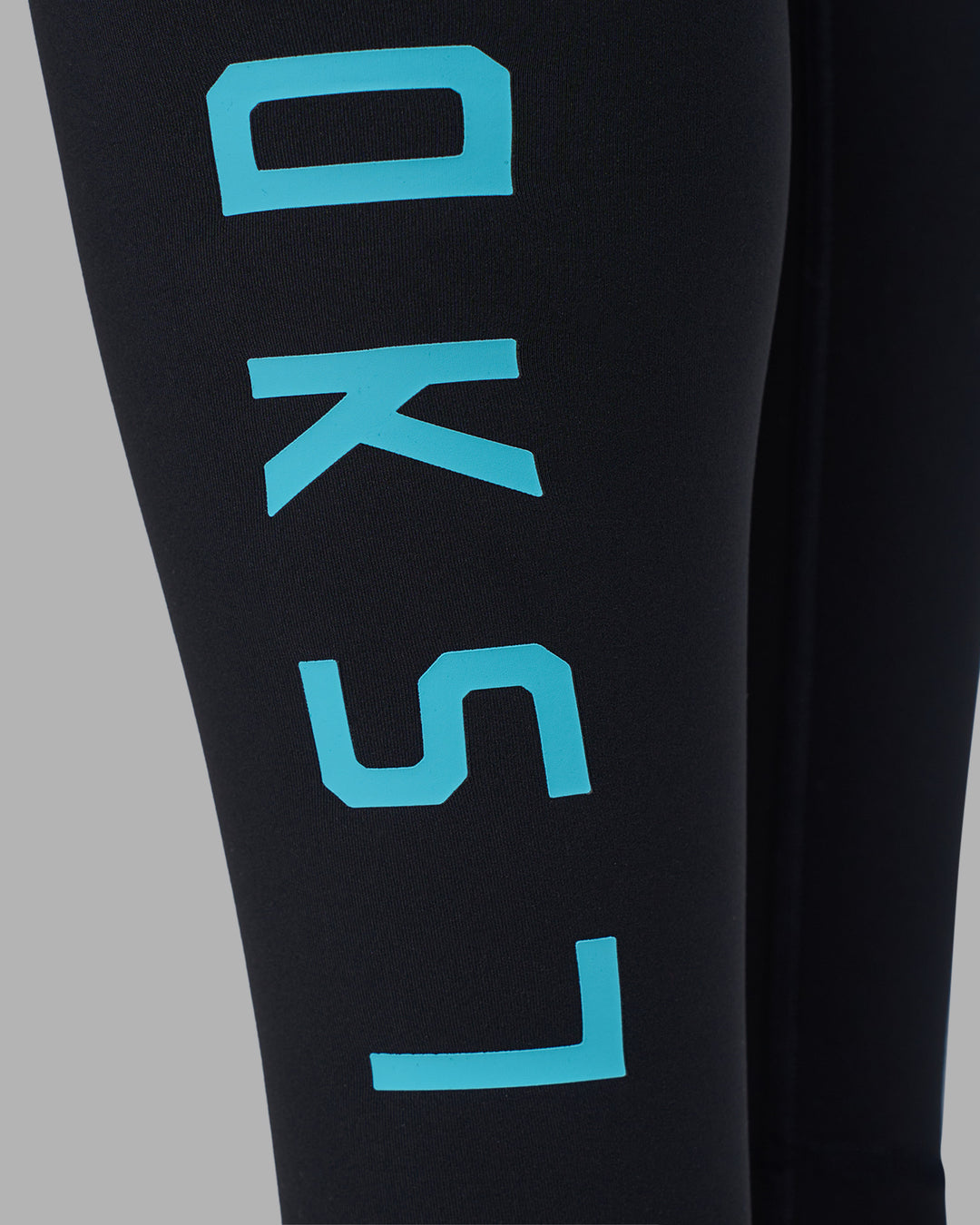 Woman wearing Rep Ultra High-Rise Full Length Legging Pockets - Black-Blue Atoll | Model:Sophie | Size:S