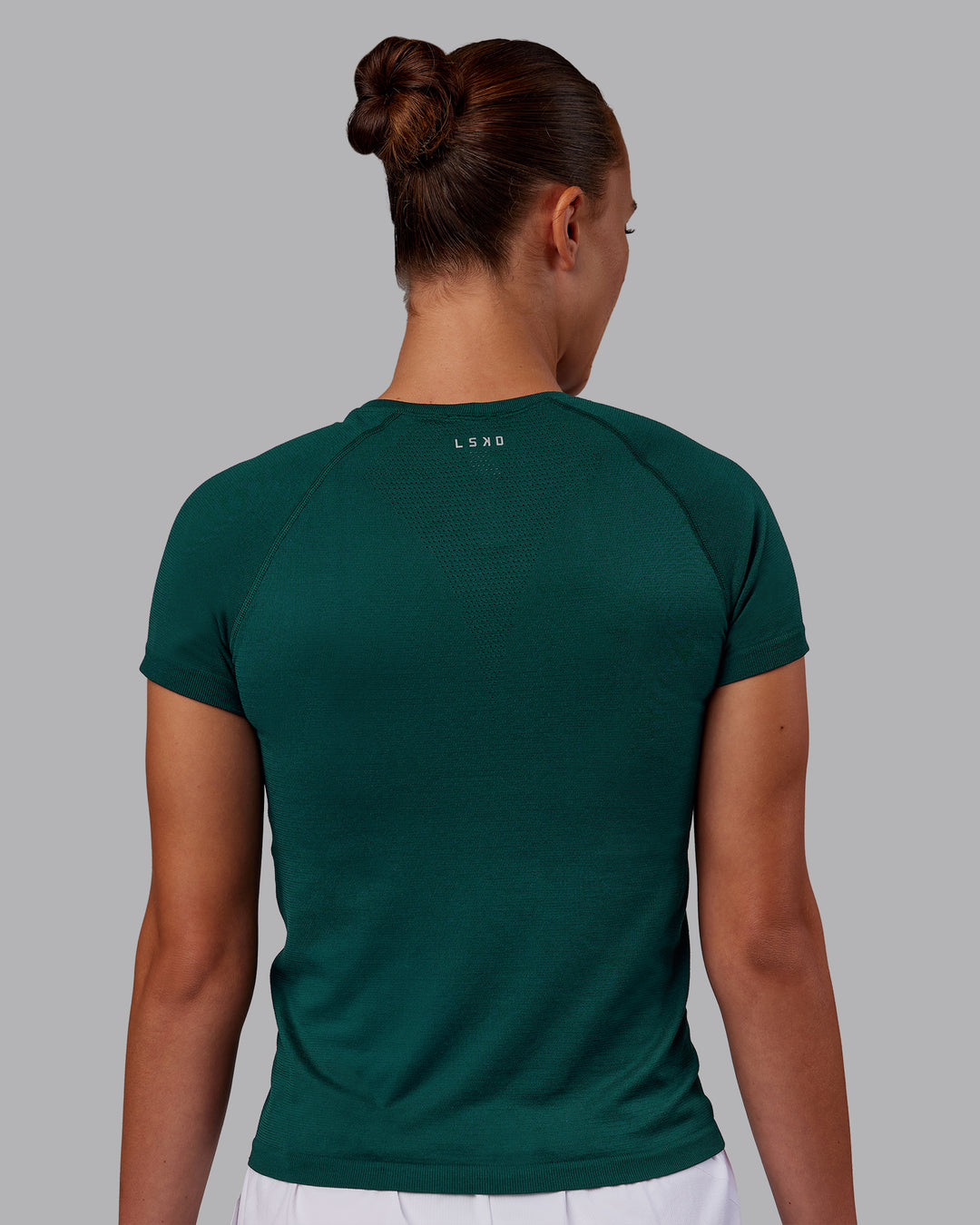Woman wearing AeroFLX+ Seamless Tee - Dark Moss Marl | Model:Charlize | Size:S