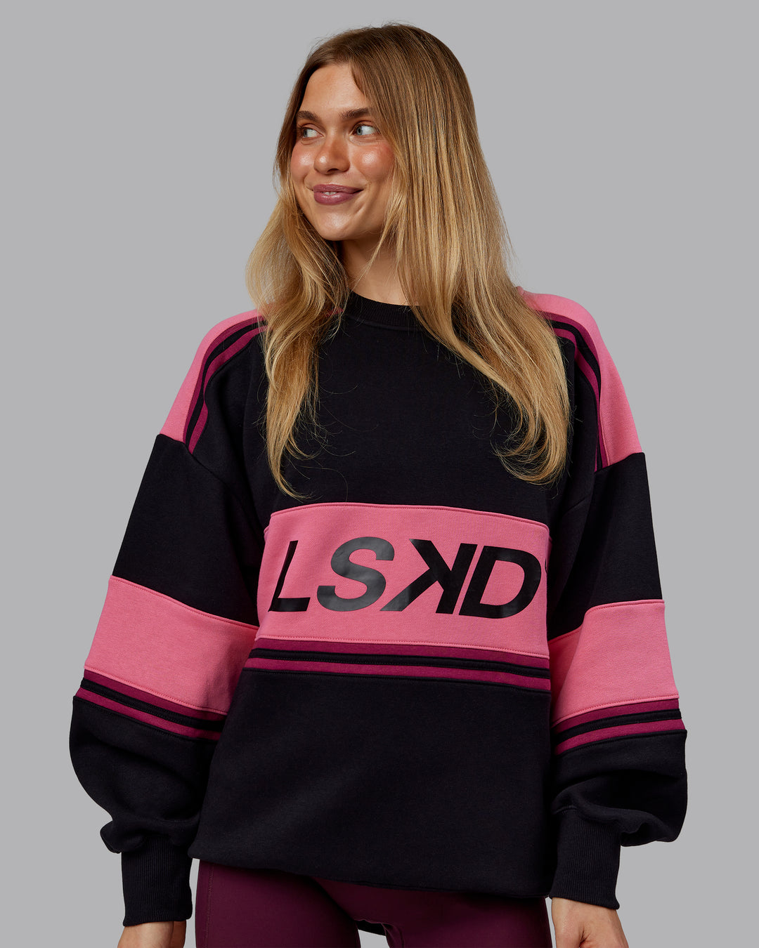 Woman wearing A-Team Sweater Oversize - Black-Hot Pink | Model:Emilie | Size:XS