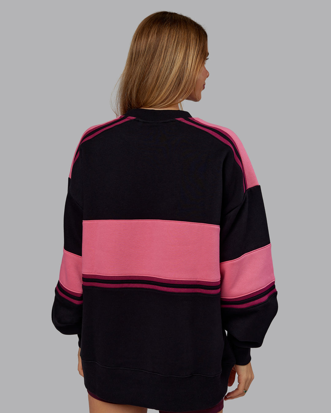 Woman wearing A-Team Sweater Oversize - Black-Hot Pink | Model:Emilie | Size:XS