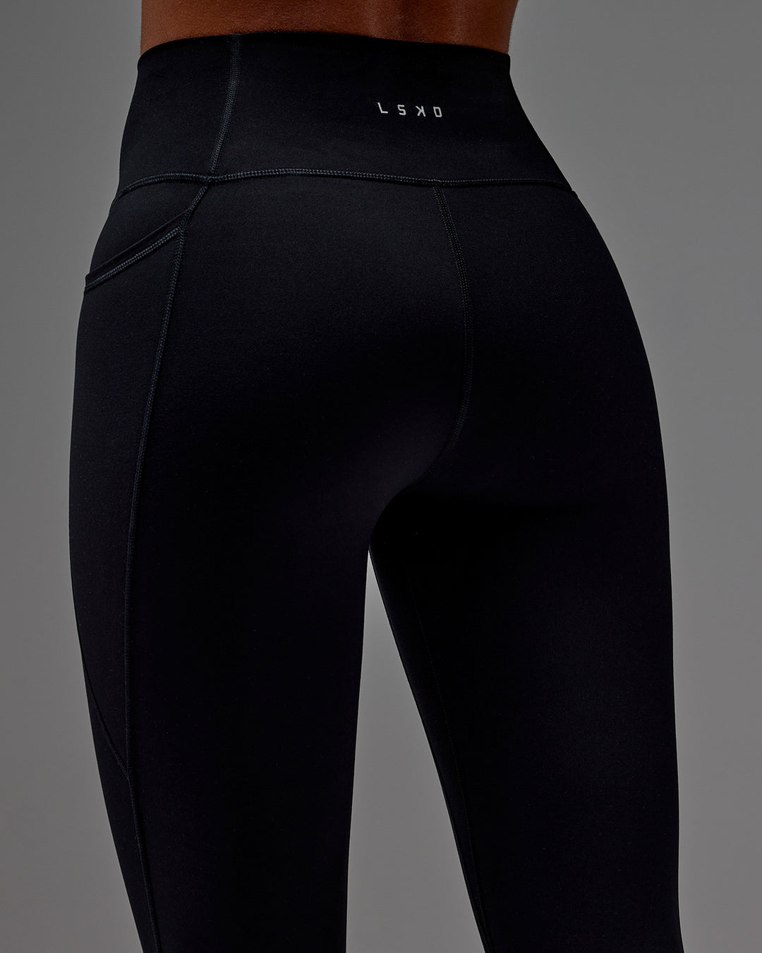 Woman wearing Fusion Ultra High-Rise 3/4 Legging Pockets - Black | Model:Txai | Size:XS