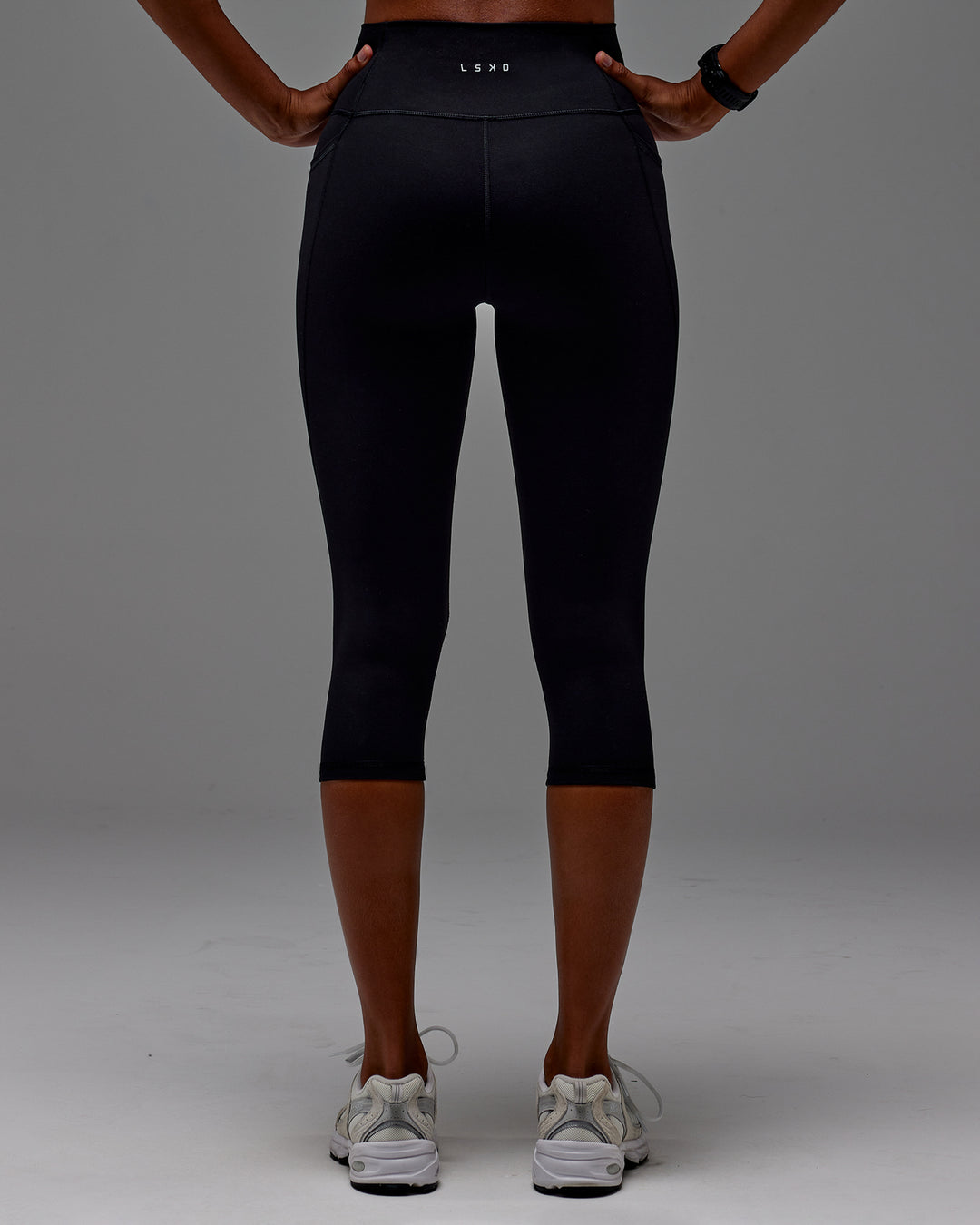 Woman wearing Fusion Ultra High-Rise 3/4 Legging Pockets - Black | Model:Txai | Size:XS