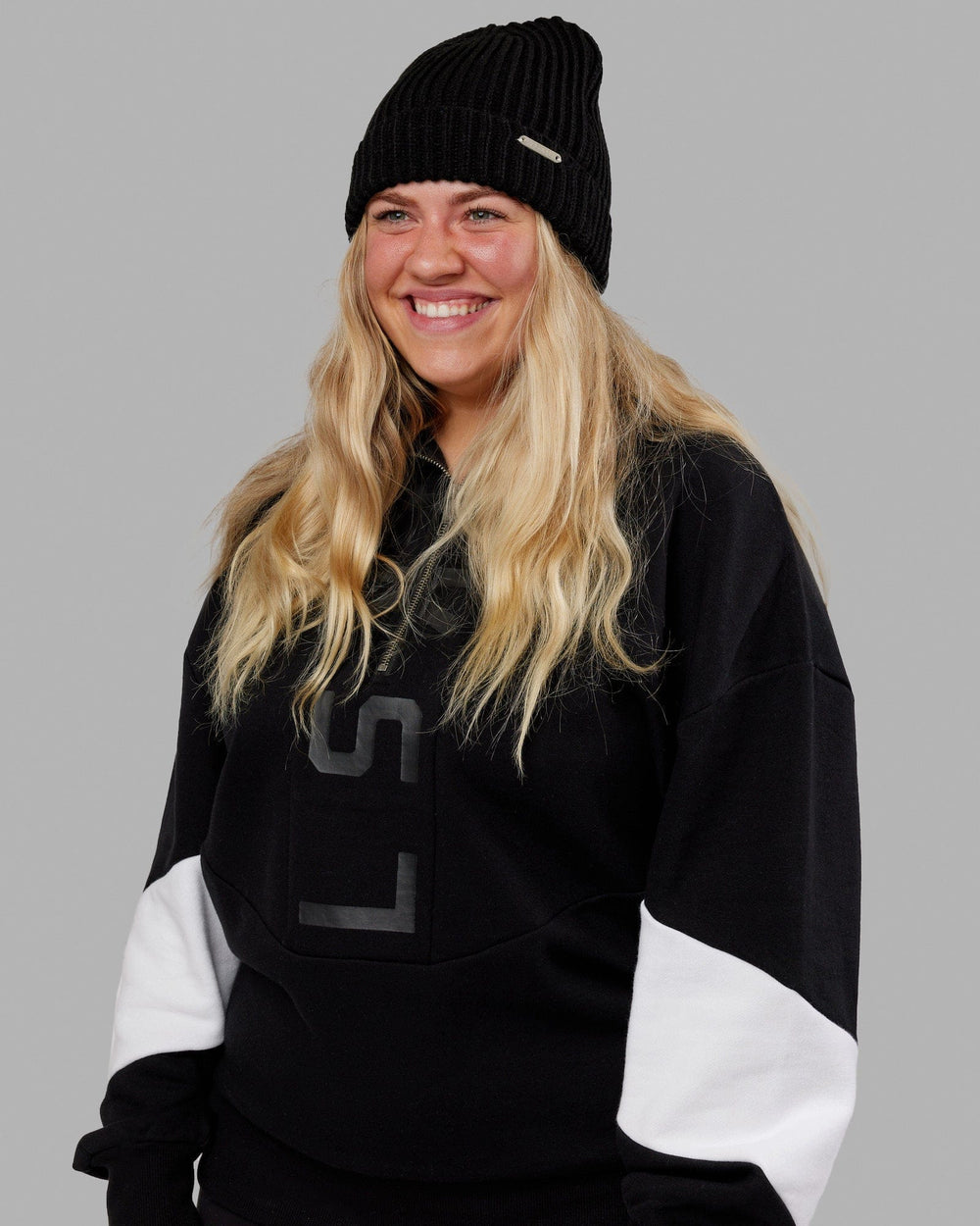 Woman wearing Alpine Beanie - Black