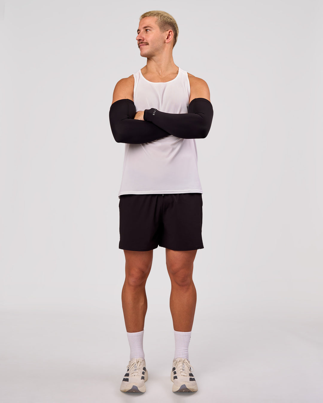Man wearing Pace Run Sleeves - Black - view 3