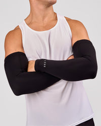 Man wearing Pace Run Sleeves - Black | Thumbnail Index: 0