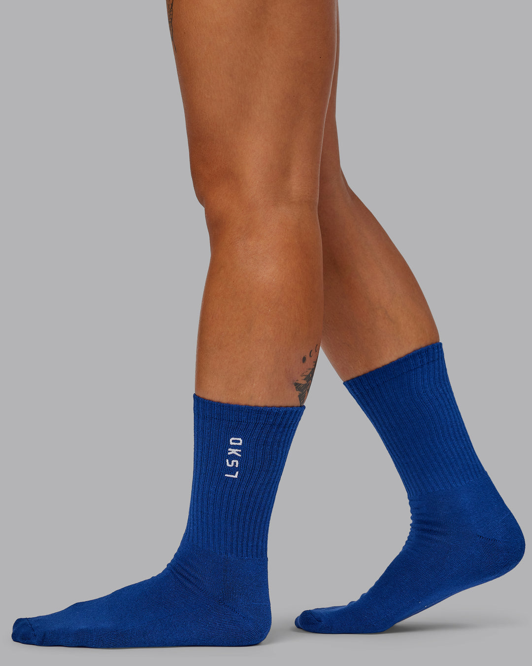 Model wearing Fast-Heritage-Signal Pack - Black/White-Glacial/Midnight Blue | Size:OS