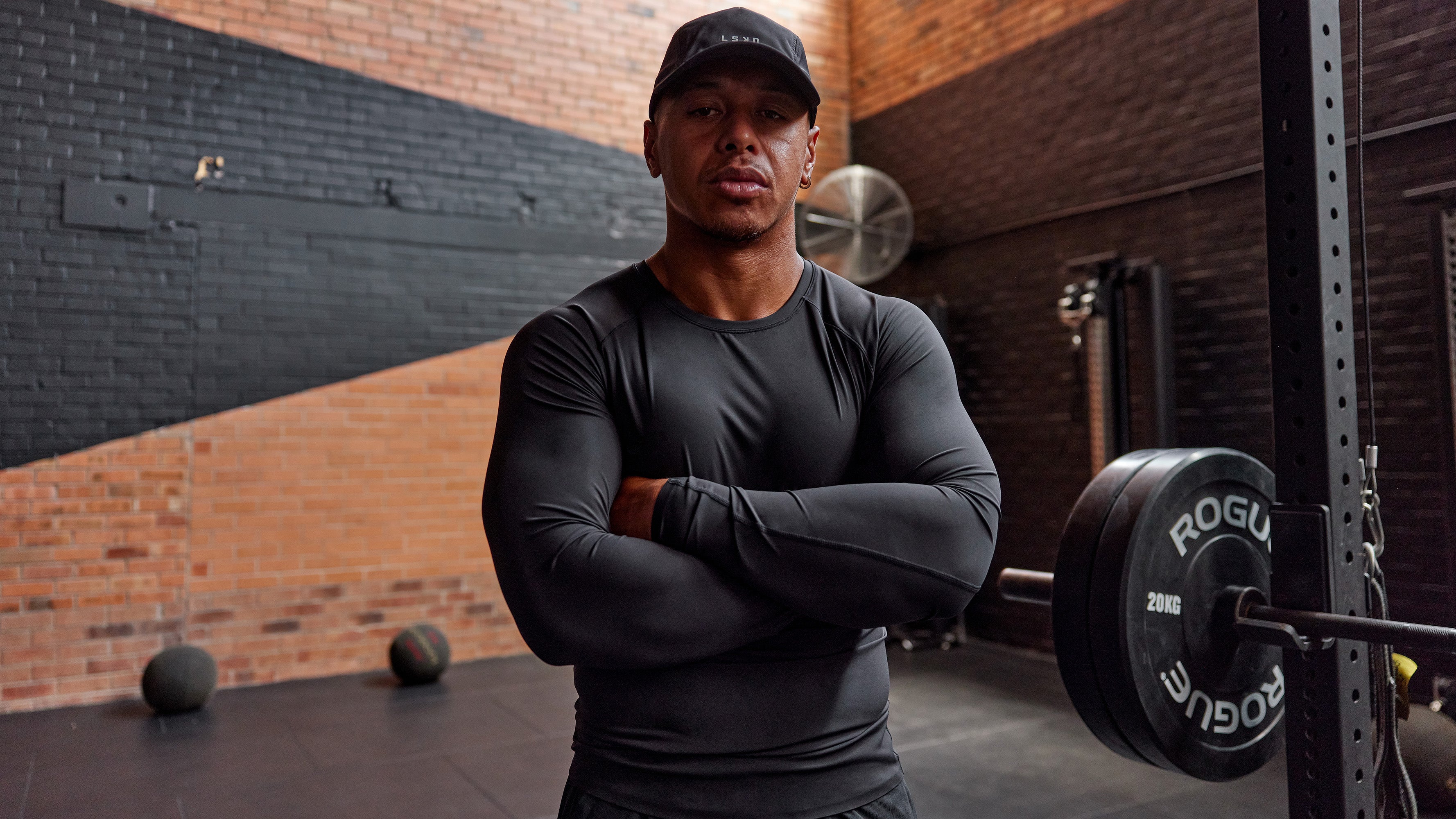 BaseTech is the ultimate compression layer designed to move with you. It has a locked-in, sculpted fit that handles high-intensity heat and cool-weather sessions with ease. Built for the athlete.