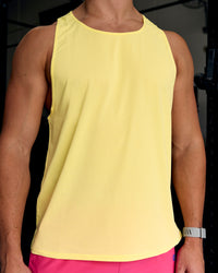 Man wearing Pace Running Tank 3.0  - Lemon | Thumbnail Index: 9