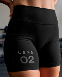 Woman wearing Fusion V-Contour High-Rise 6" Short Pockets - Black-Tech Department | Thumbnail Index: 10
