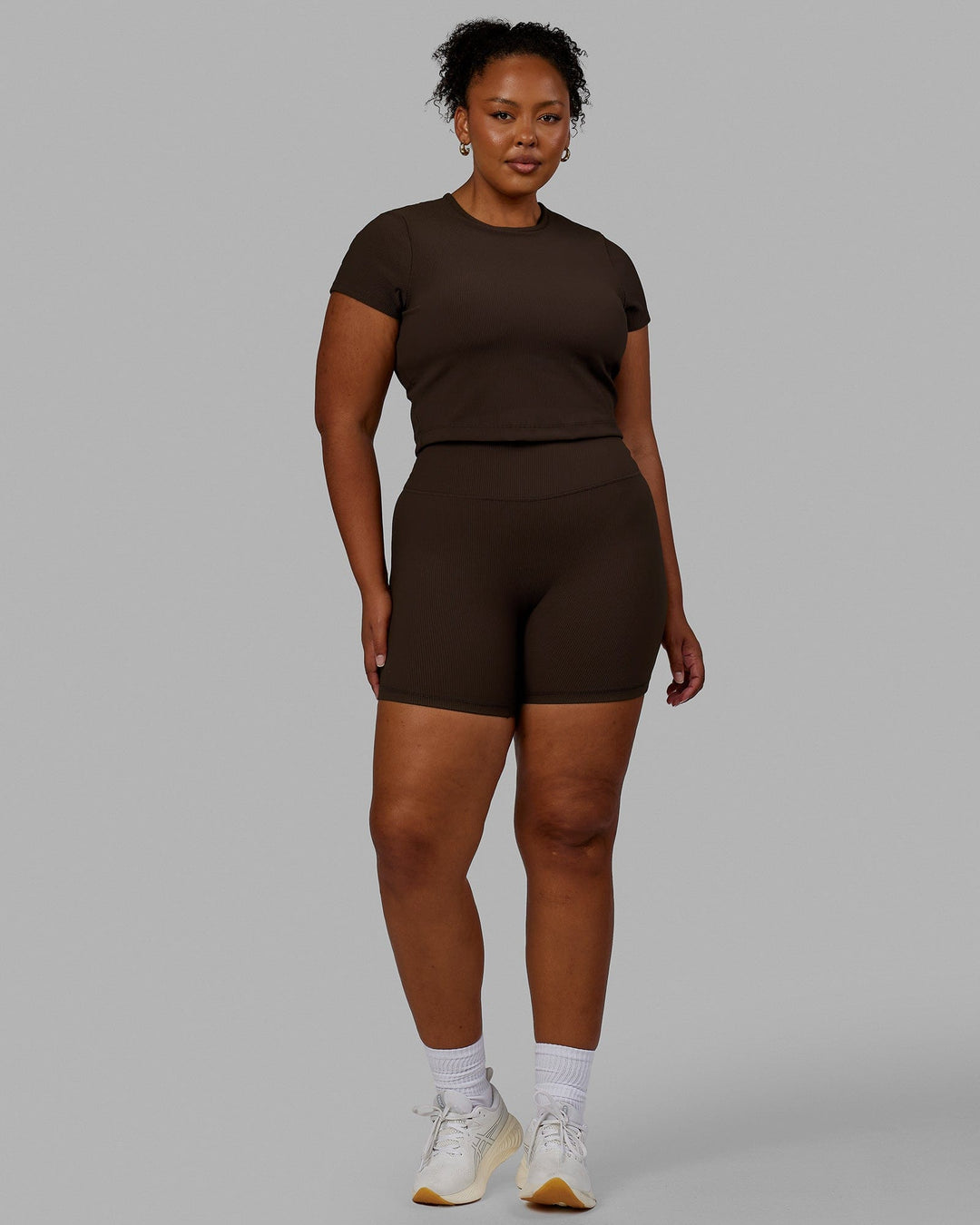 Woman wearing Creator Ribbed Mid Shorts - Dark Chocolate