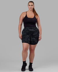 Woman wearing Elixir Ultra High-Rise 6" Short - Black Camo  | Model:Zanna | Size:2XL