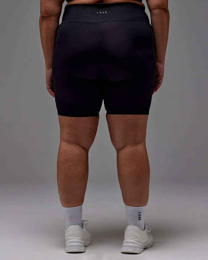 Woman wearing Fusion Bike Short With Pockets in Black | Model:Jordie | Size:2XL
