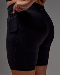 Woman wearing Fusion Ultra High-Rise 9" Short Pockets - Black | Model:Jordie | Size:2XL | Thumbnail Index: 9