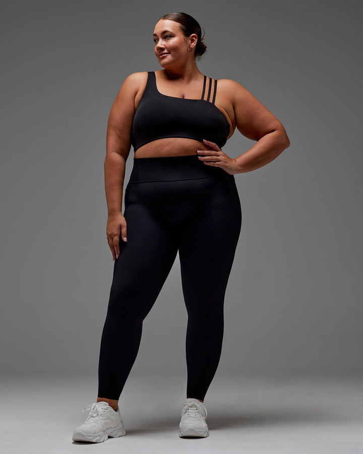 Woman wearing Fusion Full Length Tight With Pockets in Black | Model:Jordie | Size:2XL
