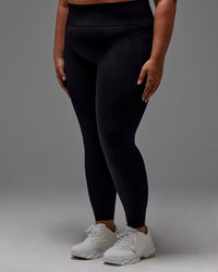 Woman wearing Fusion Ultra High-Rise Full Length Legging Pockets - Black | Model:Jordie | Size:2XL
