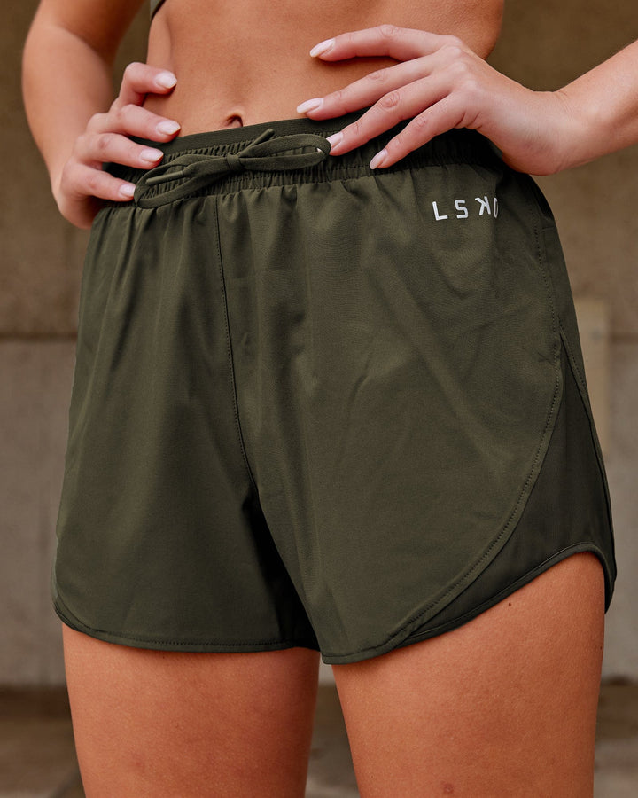 Woman wearing Dynamic Run Short - Forest Night