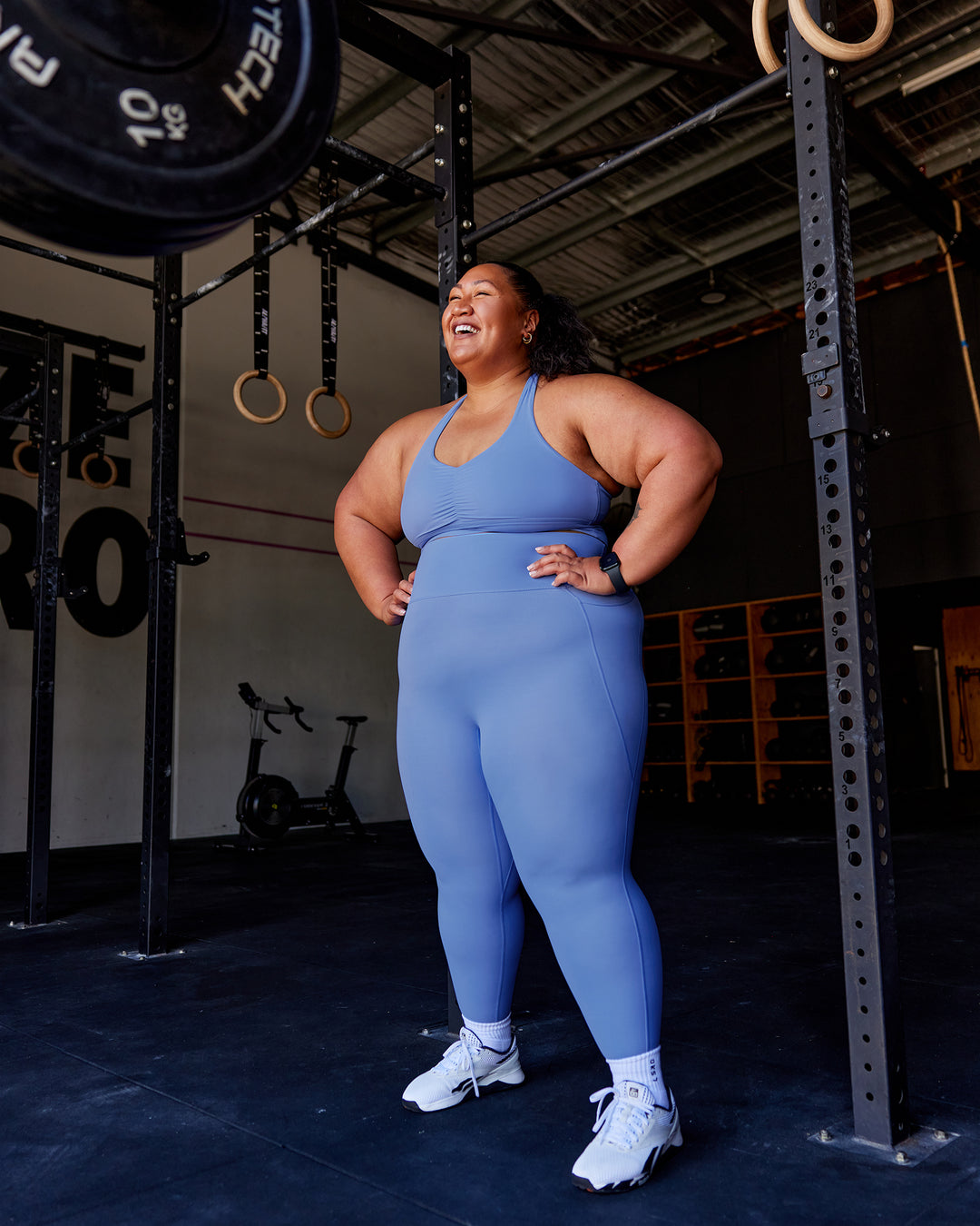 Woman wearing Elixir Ultra High-Rise 7/8 Legging Pockets - Ultramarine | Model:Lilz | Size:XL