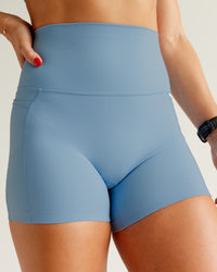 Woman wearing Elixir Ultra High-Rise 4" Short Pockets - Glacier Lake | Model:Abbey | Size:S