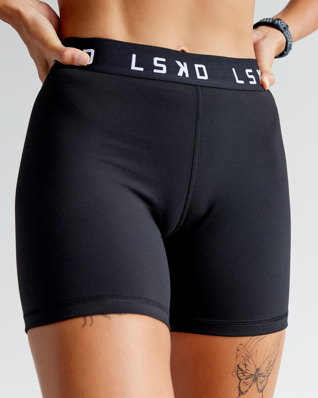 Woman wearing Extend Mid-Rise 6&quot; Short - Black-White