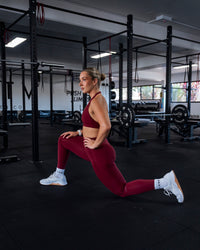 Woman wearing Fusion Ultra High-Rise Full Length Legging Pockets - Cordovan | Model:Lyss | Size:S