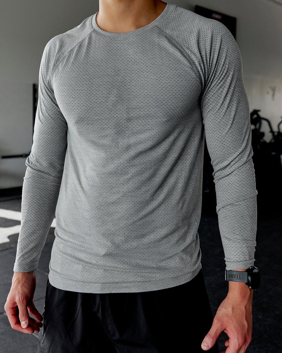 Man wearing AeroFLX+ Seamless Long Sleeve Tee - Light Grey Marl