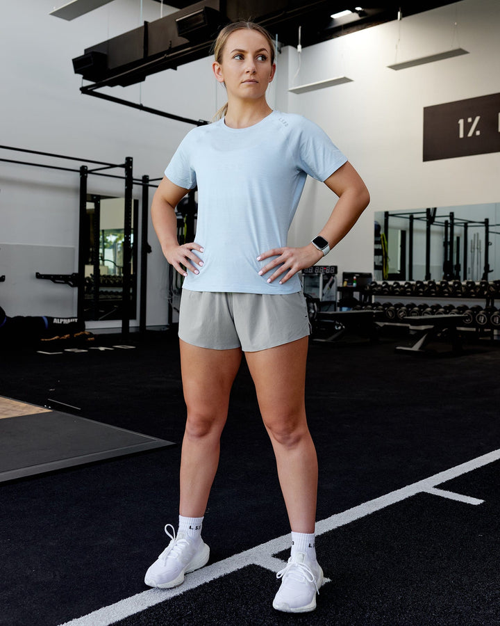 Woman wearing Perform VapourFLX Tee - Windsurfer Marl