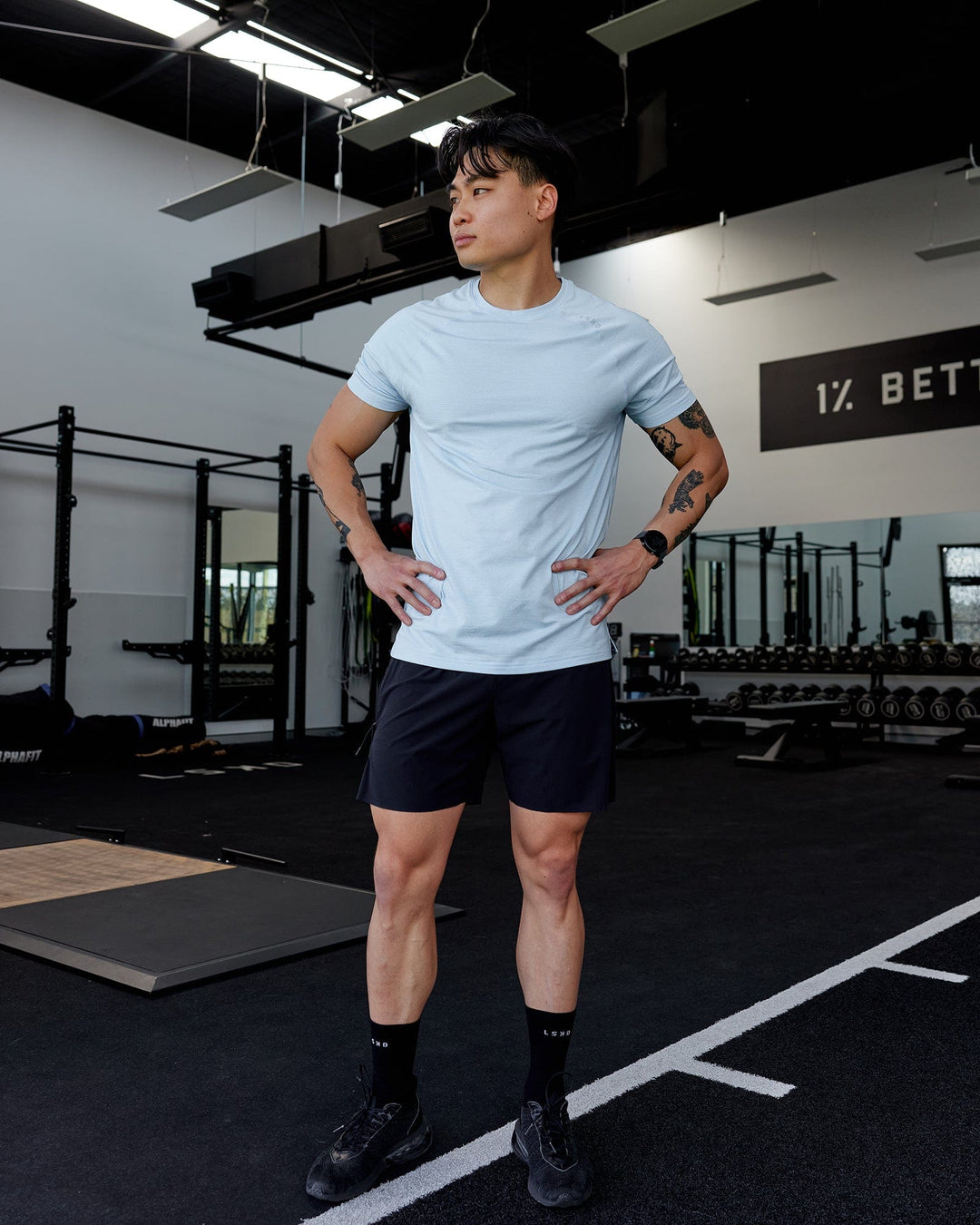 Man wearing Perform VapourFLX Tee - Windsurfer