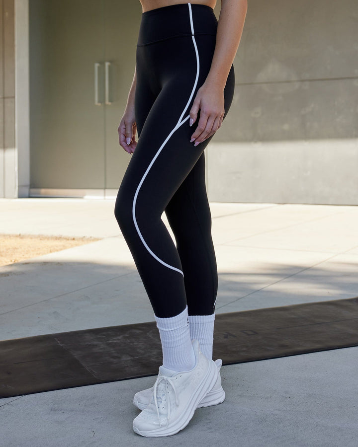 Woman wearing Pulse Full Length Tight - Black
