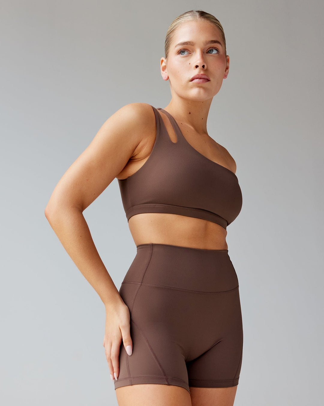 Woman wearing Set Up Sports Bra - Peppercorn