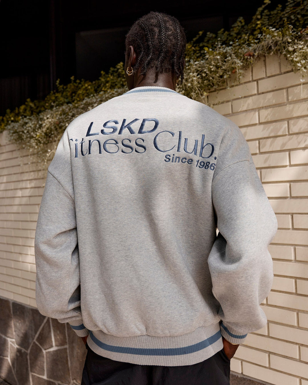 Man wearing Unisex Fitness Club Sweater Oversize - Lt Grey Marl-Elemental Blue