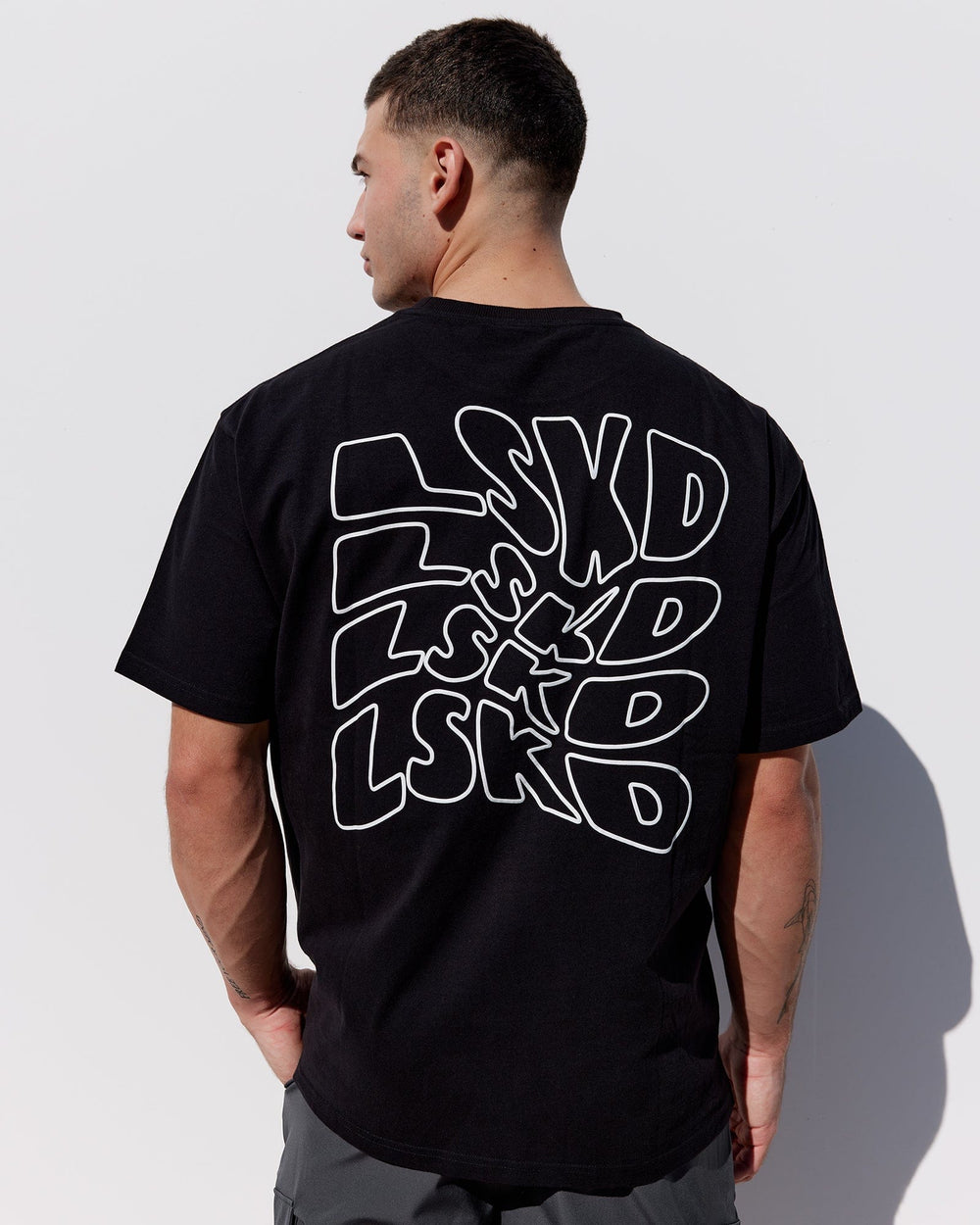 Man wearing Unisex Mad Happy Heavyweight Tee Oversize - Black