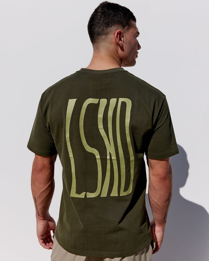 Man wearing Wavy Heavyweight Oversize Tee - Forest Night