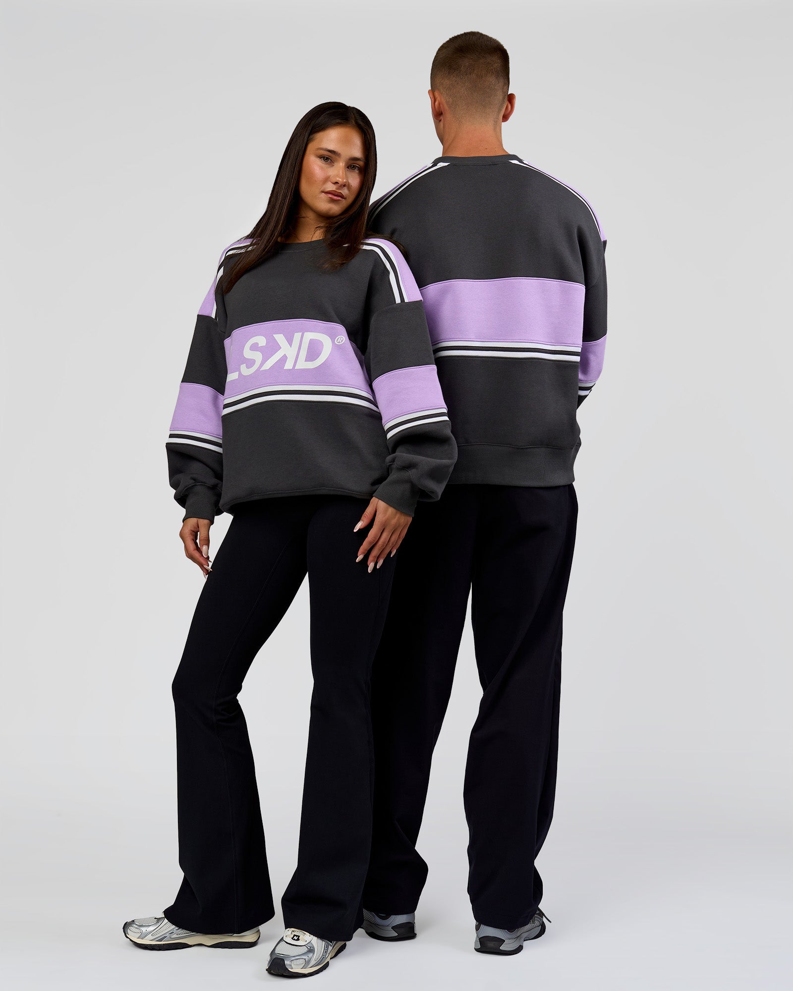 Duo wearing A-Team Sweater Oversize in Dark Storm-Pale Lilac | Model:Bianca | Size:XS | Model:Albert | Size:M