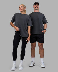 Duo wearing Easy FLXCotton Tee Oversize - Black Washed | Model:Both | Size:Duo | Thumbnail Index: 0