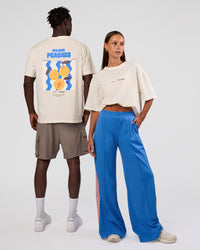 Duo wearing Peaches x LSKD Collection FLXCotton Oversize Tee - Off White | Model:Both | Size:Duo