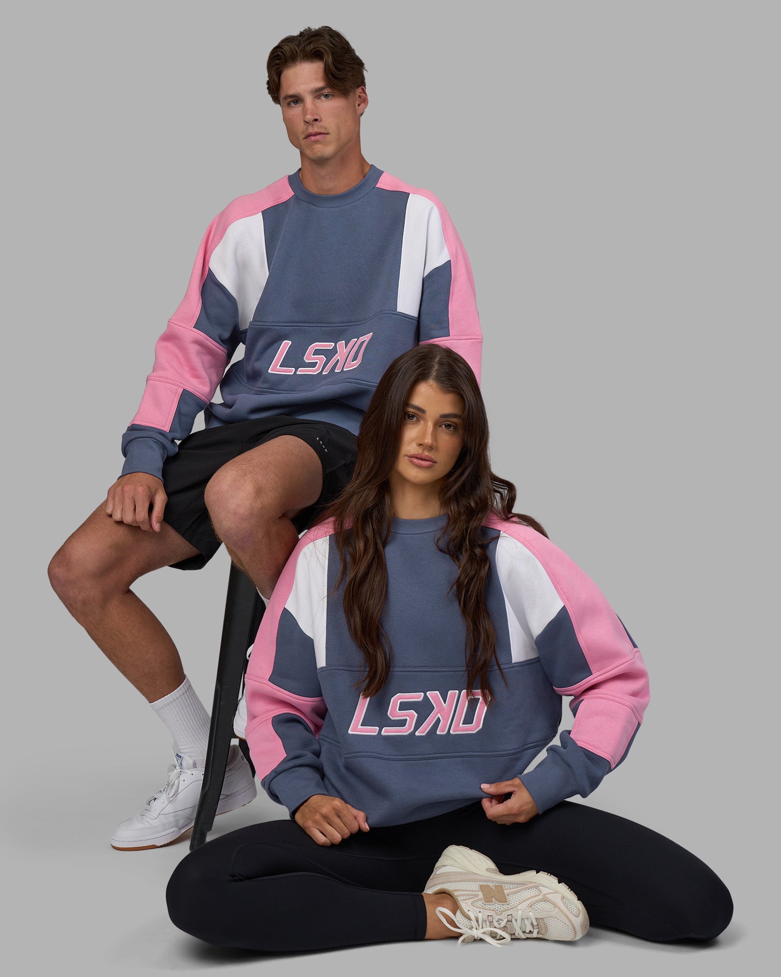 Duo wearing Slam Sweater Oversize - Night Shadow-Rosebloom | Model:Both | Size:Duo
