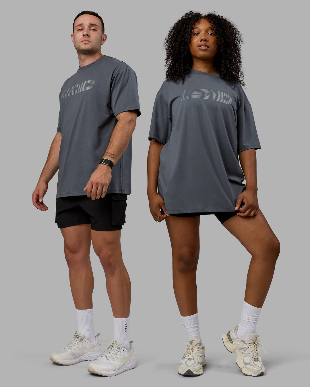 Duo wearing Unisex Motion FLXCotton Tee Oversize - Turbulence-Metallic Silver