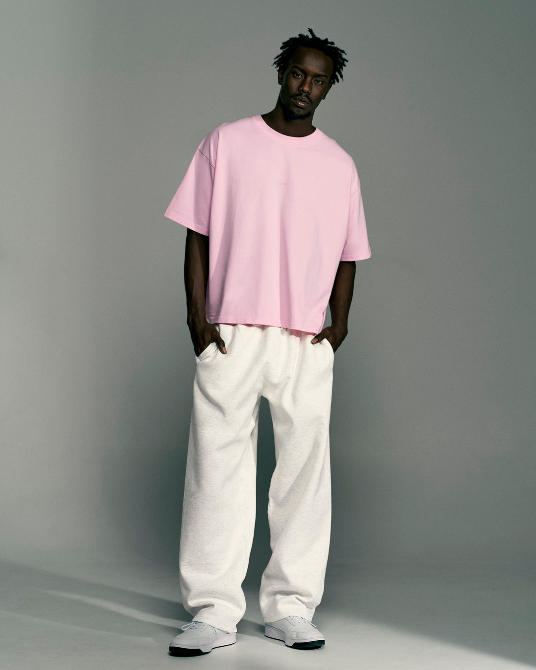 Man wearing Memory in Motion Heavyweight Boxed Tee - Marshmallow Washed | Model:Okello | Size:L