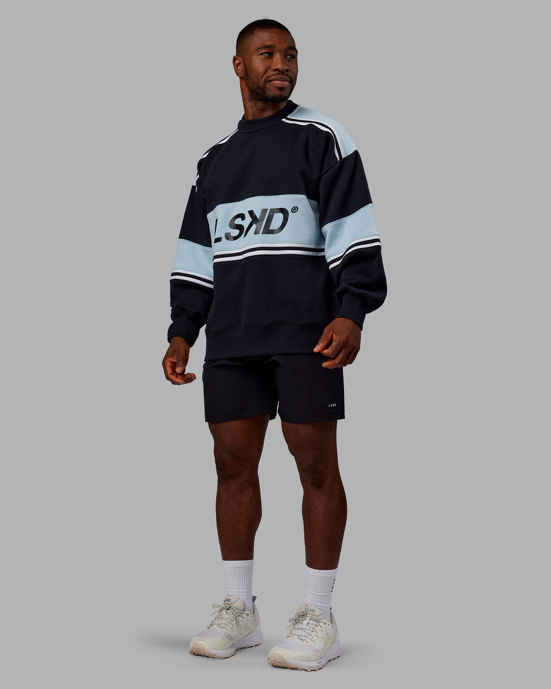 Man wearing A-Team Sweater Oversize - Caviar-Skyride | Model:Sam | Size:L